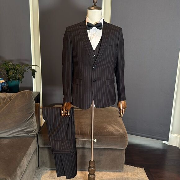 Men’s Black Pinstripe 3 Piece Suit 2 Button Closure Size 44 Jacket 40 Pants NEW - Picture 1 of 16